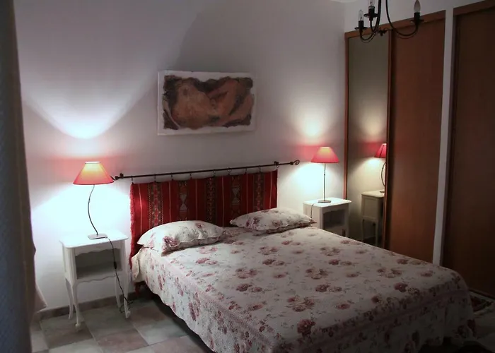 Appartement Avec Patio Et Garage Centre Ville Et Plage